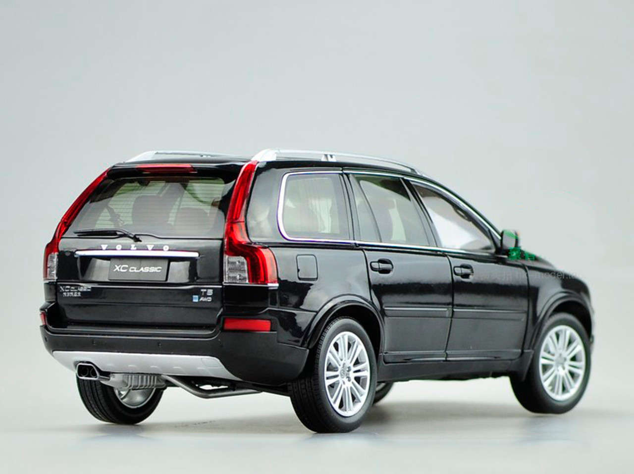 1/18 Dealer Edition Volvo XC90 (Black) Diecast Car Model 