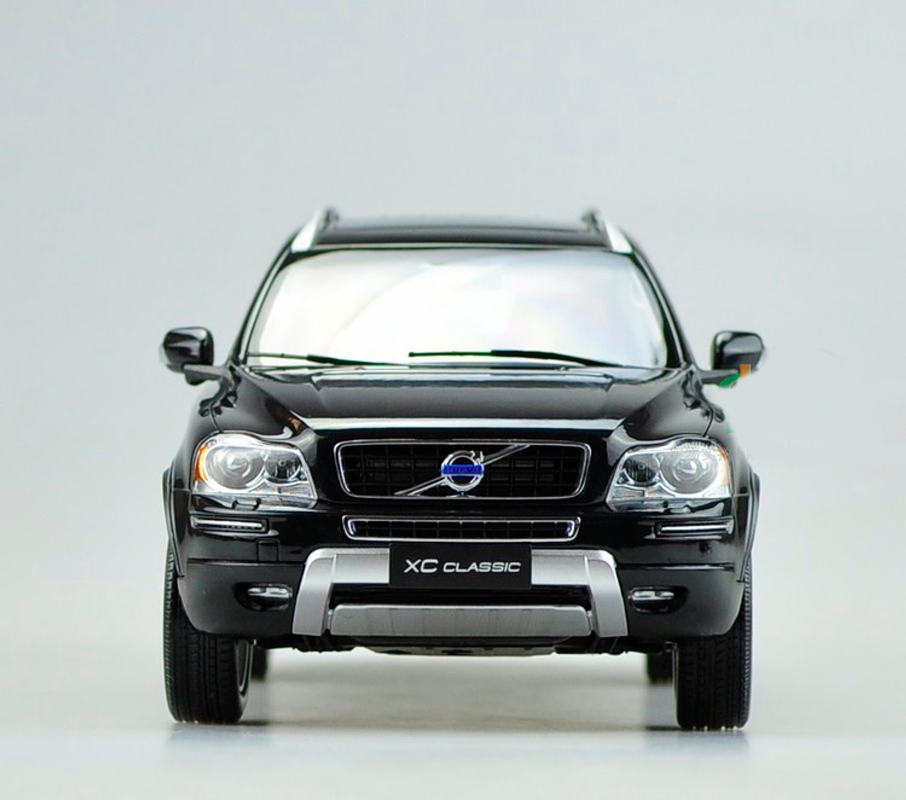 1/18 Dealer Edition Volvo XC90 (Black) Diecast Car Model