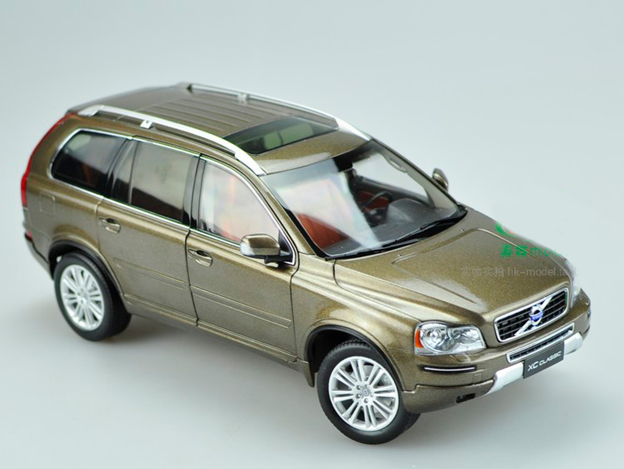 1/18 Dealer Edition Volvo XC90 (Brown) Diecast Car Model