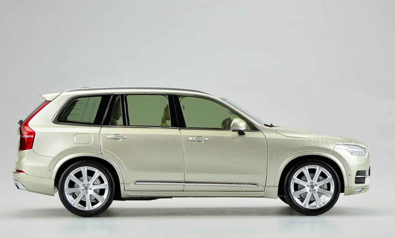 1/18 Dealer Edition 2015 Volvo XC90 (Silver) Diecast Car Model