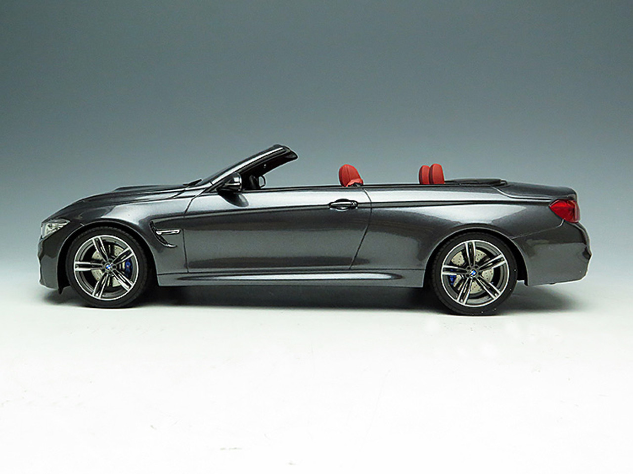 BMW M4 Convertible 1/18 スケールモデル MINICHAMPS 1/18scale BMW M4 Cabriolet 2020 Blue Metallic [No