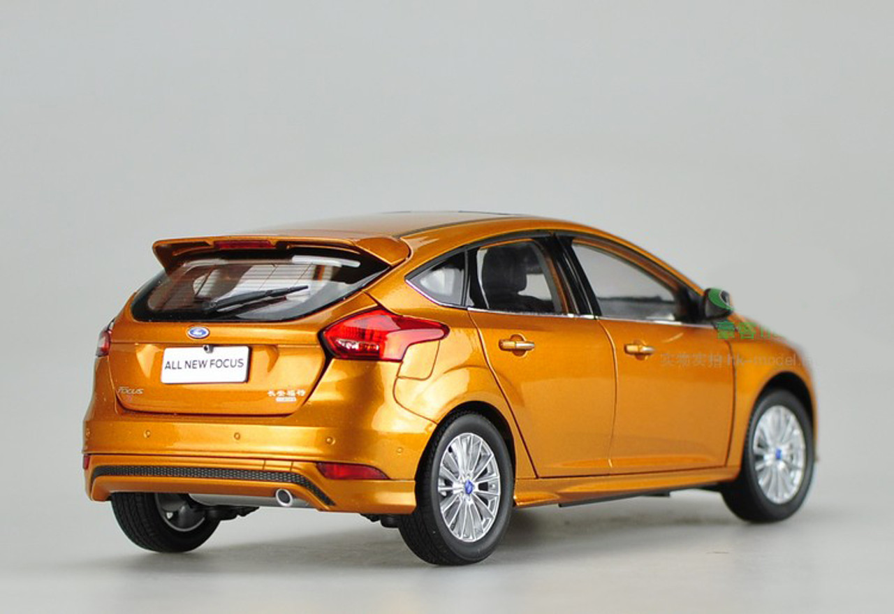 1/18 Dealer Edition 2015 Ford Focus (Orange) Diecast Car Model