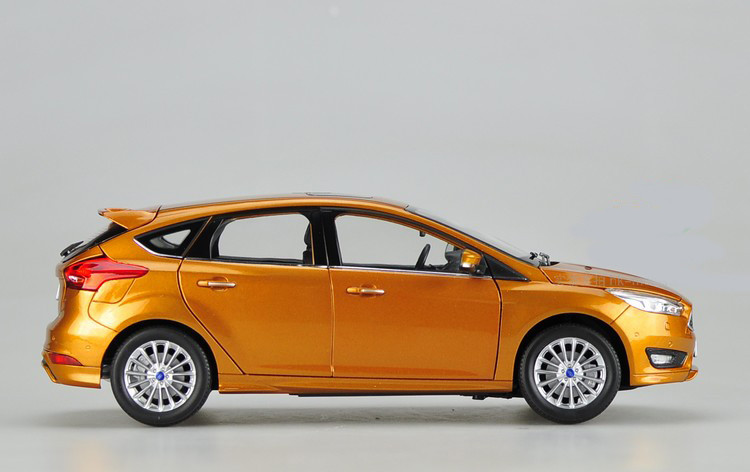 1/18 Dealer Edition 2015 Ford Focus (Orange) Diecast Car Model