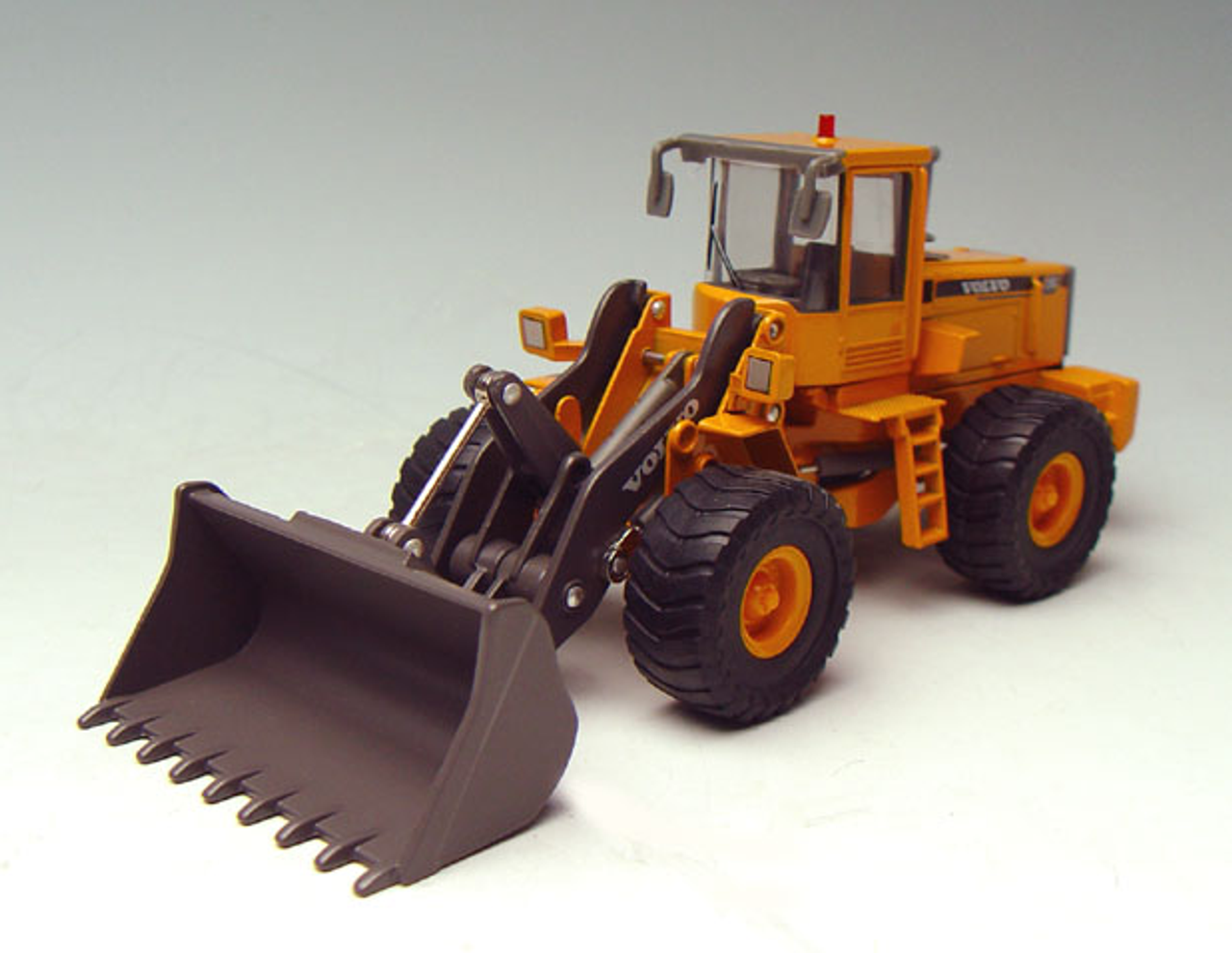 MOTORART 1/50 VOLVO Refuse Truck 清掃車 MOTORART 1/50 VOLVO Refuse Truck 清掃車 MOTORART 1/50 VOLVO