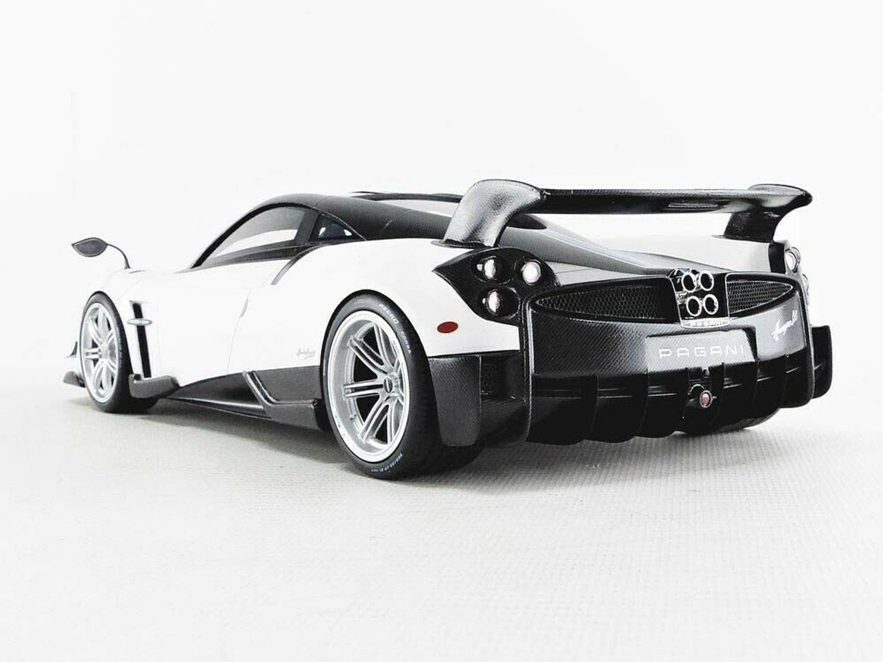 1/18 Pagani Huayra BC Matte White Geneva International Motor Show 2016 Resin Car Model