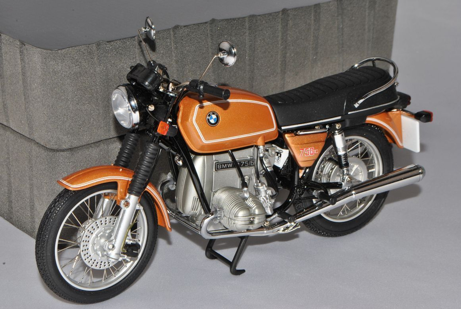 1/10 Schuco BMW R75/6 MOTORCYCLE Diecast Model - LIVECARMODEL.com