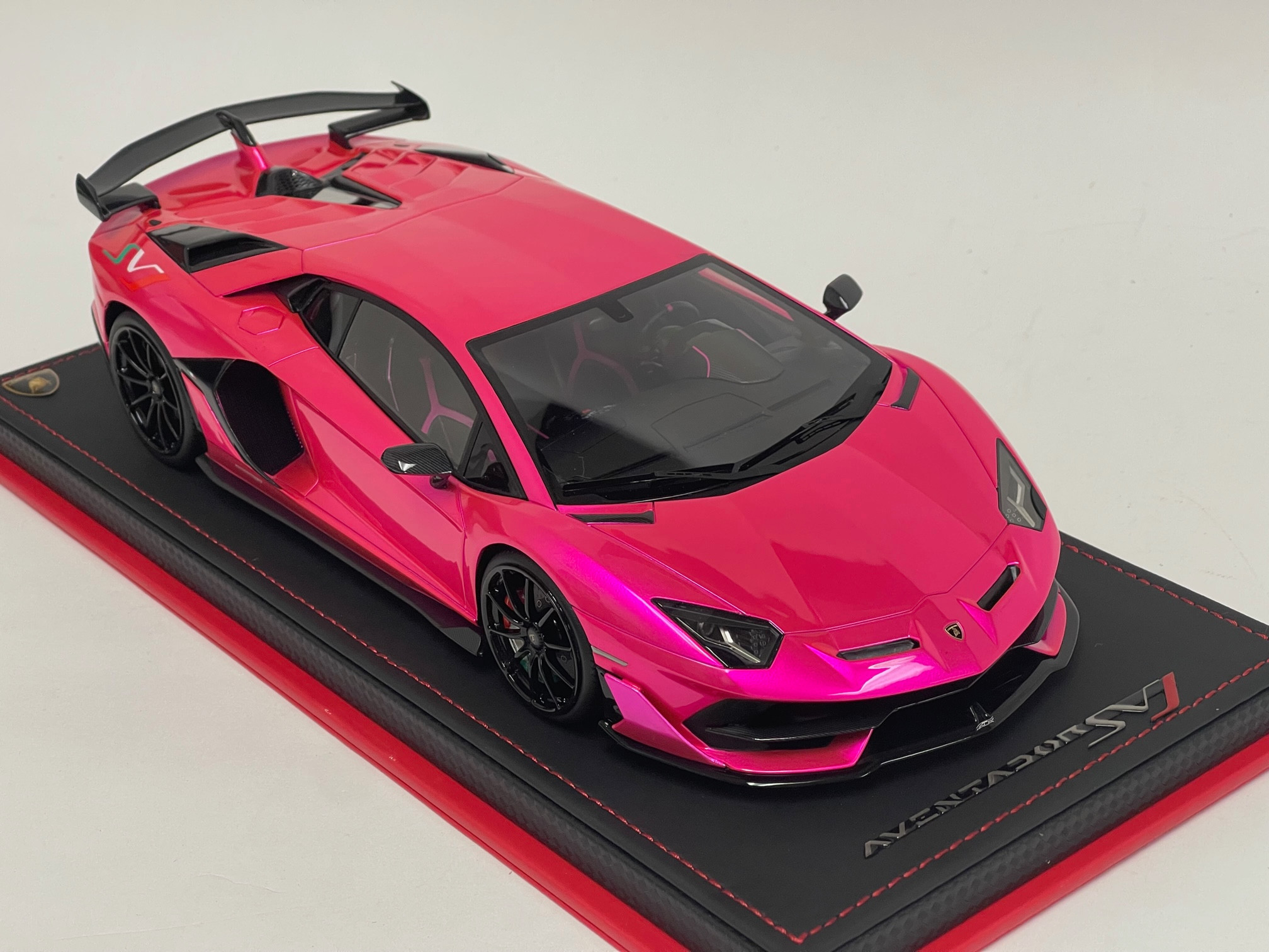 1/18 MR Aventador SVJ (Flash Pink) Resin Car Model Limited
