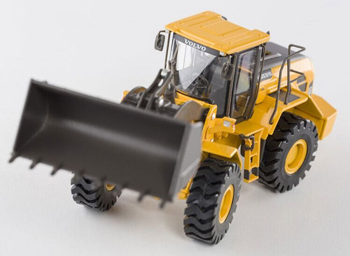 1/50 MOTORART VOLVO L105 Loader