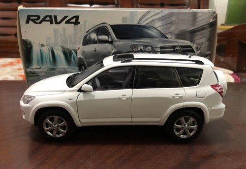 1/18 Dealer Edition Toyota RAV4 RAV 4 3rd Generation (XA30; 2005–2016) (White) Diecast Car Model