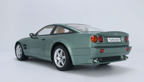 Aston Martin V12 Vantage 2023 – 1:18 Modellauto – GT Spirit – Grün Metallic