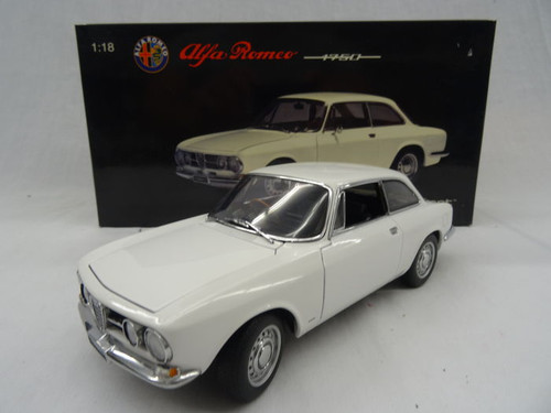 1/18 AUTOart Alfa Romeo 1750 GTV (White) Diecast Car Model