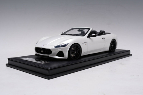 1/18 Motorhelix Maserati GC Grancabrio Sport (White with Italian