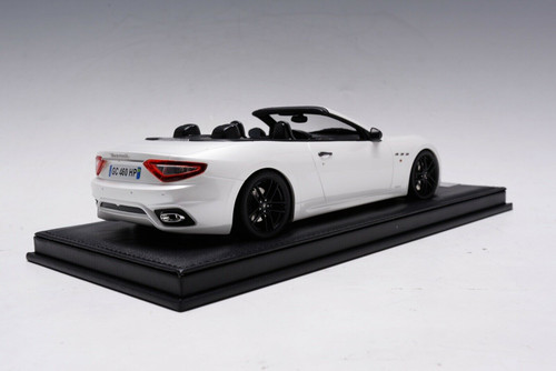 1/18 Motorhelix Maserati GC Grancabrio Sport (White with Italian