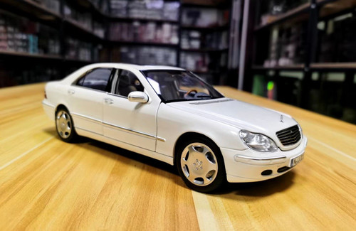 1/18 1998 Mercedes-Benz Mercedes S-Class S-Klasse S600 W220 AMG (White) Diecast Car Model