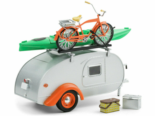 1/24 Greenlight Hitch & Tow Trailers Series 6 - Teardrop Trailer in Silver Diecast Model