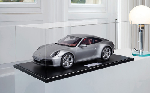 1/8 Minichamps 2020 Porsche 911 (992) Carrera 4S Cabriolet