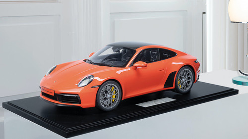 1/8 Minichamps 2020 Porsche 911 (992) Carrera 4S (Orange) Resin Car Model Limited 192 Pieces