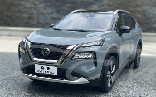 1/18 Dealer Edition 2021 Nissan Rogue X-Trail (Grey) Diecast Car Model