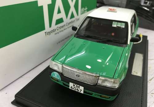 1/18 TINY Hong Kong Toyota Crown comfort Urban Taxi (Green) Car Model with Lights