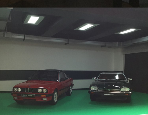 1/18 Three Cars Garage / Repair Shop Diorama with LED (car models NOT included)