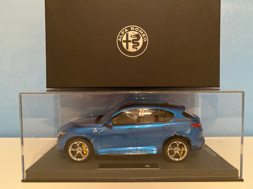 1/18 BBR Alfa Romeo Giulia Veloce Paris Auto Show Blue
