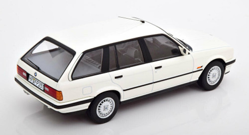 1/18 1992 BMW 325i (E30) Touring (White) Car Model