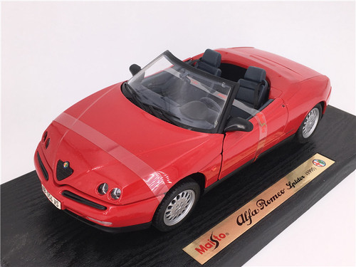 1/18 Maisto Special Edition 1995 Alfa Romeo Spider (Red) Diecast Car Model