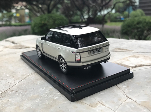 1/43 Dealer Edition Land Rover Range Rover (Silver) Diecast Car Model