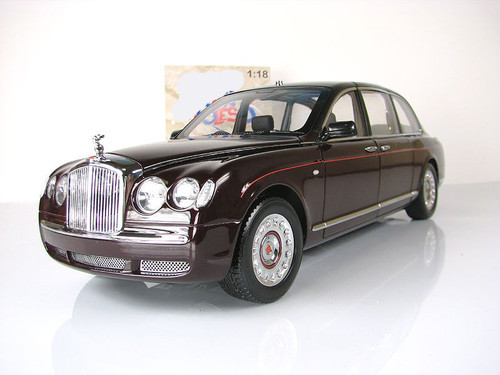 Bentley State Limousine  スケール　1/18 1/18 Minichamps 2002 Queen Bentley State Limousine Diecast
