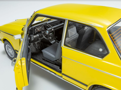 1/18 Kyosho BMW 2002 tii (Yellow) Diecast Car Model