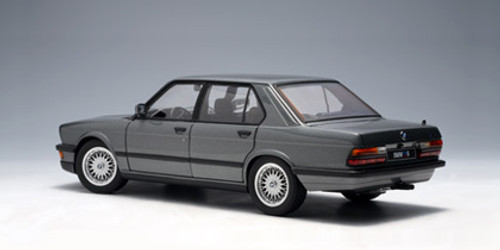 BMW M5 1987 WITH OPTION SHADOW LINEホビー-ミニカーカラー