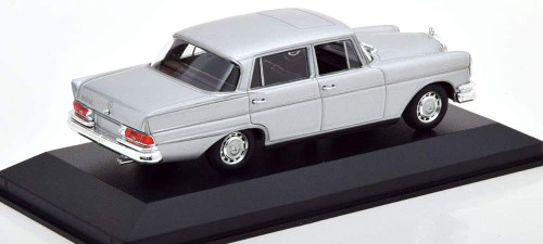 1/43 Minichamps 1963 Mercedes-Benz 300 SE long (W112) Heckflosse (Silver) Car Model