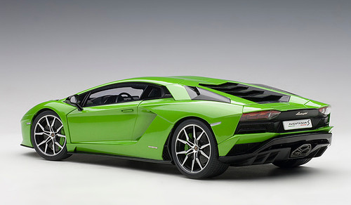 1/18 AUTOart Lamborghini Aventador S (Verde Mantis Pearl Green) Car Model