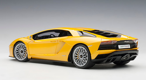 1/18 AUTOart Lamborghini Aventador S (New Giallo Orion Metallic Yellow) Car Model