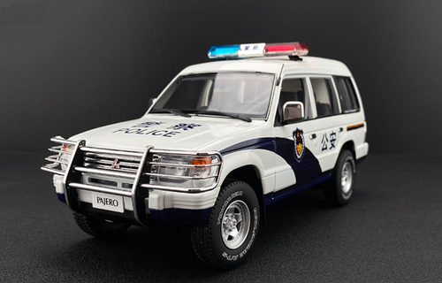 1/18 Mitsubishi Pajero V31 Police Car Diecast Car Model