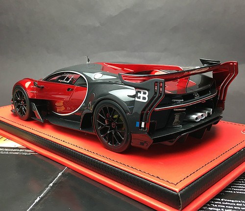 1/18 ブガティビジョン 1/18 Red and White Bugatti | Chiron Miniature