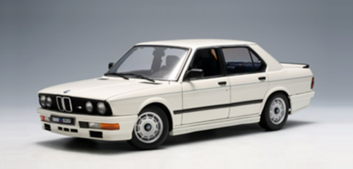 1/18 AUTOart 1985 BMW M535i (Alpine White) Diecast Car Model