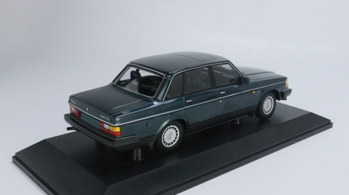 1/18 Minichamps 1986 Volvo 240 GL (Petrol Metallic Green) Car Model