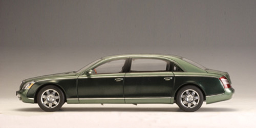 ミニカー AUTOart 1/18 MILLENNIUM MAYBACH 62 LWB 1:18 Maybach 62 - Autoart [Unboxing] - YouTube