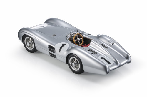 1/18 GP Replicas 1954 Juan Manuel Fangio Mercedes-Benz W196 #18