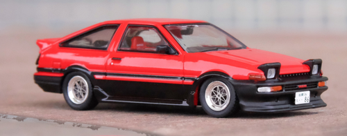 Toyota Sprinter Trueno AE86 RHD (Right Hand Drive) White and Black with  Extra Wheels Japan Special Edition 1/64 Diecast Model Car by Inno Models  - LIVECARMODEL.com