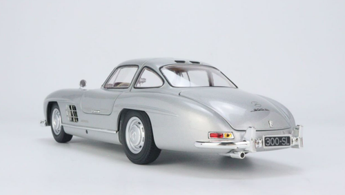 1/18 Minichamps 1954 Mercedes-Benz 300SL (W198I) (Silver with Red Interior) Diecast Car Model