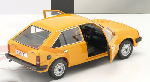 1/24 WhiteBox Opel Kadett D (Orange) Car Model
