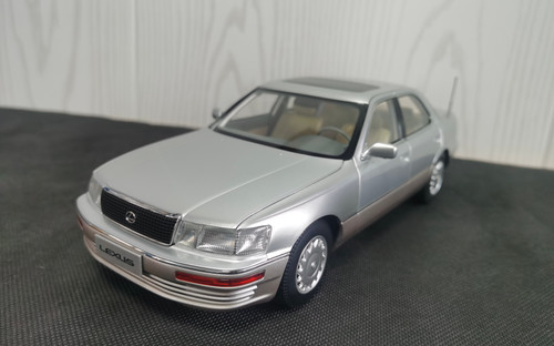 1/18 Dealer Edition Lexus LS400 (First Generation XF10) (Silver) Diecast  Car Model with Commercial Wine Glasses Set 
