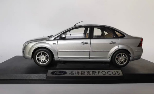 1/18 Dealer Edition 2004-2005 C307 Ford Focus Sedan (Silver) Diecast Car Model