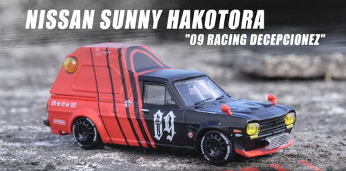 1/64 INNO NISSAN SUNNY HAKOTORA 09 RACING DECEPCIONEZ (Special Packaging and Key Chain gift included)