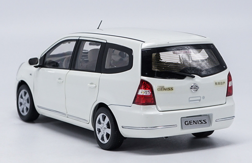 1/18 Dealer Edition Nissan Geniss (White) Diecast Car Model