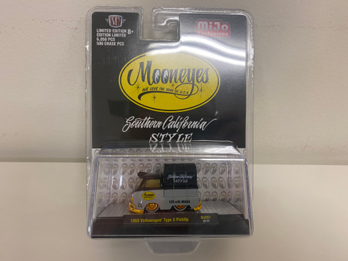 CHASE CAR 1/64 M2 Machines 1960 Volkswagen Type 2 Pickup Truck with Canvas Cover "Mooneyes Southern California Style" Black and Gray with Gold Wheels & Bumpers Limited Edition