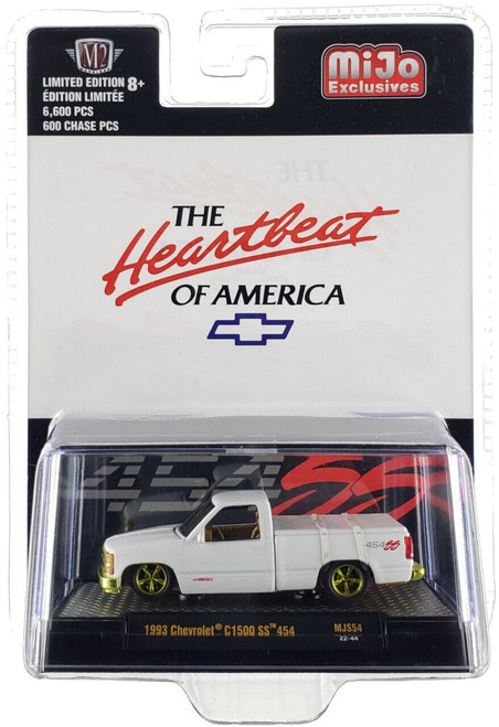 CHASE CAR 1/64 M2 Machines 1993 Chevrolet C1500 SS454 Custom White
