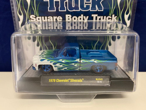 CHASE CAR 1/64 M2 Machines 1979 Chevrolet Silverado Pickup Truck Square Body Truck Blue With Flames Diecast Car Model